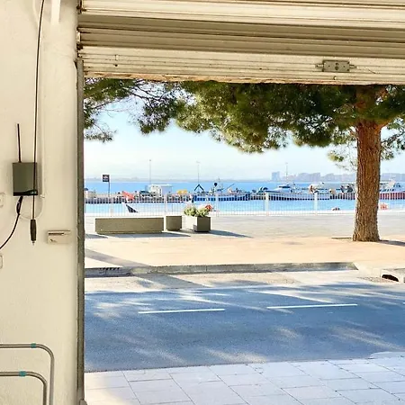 Devant La Apartment *