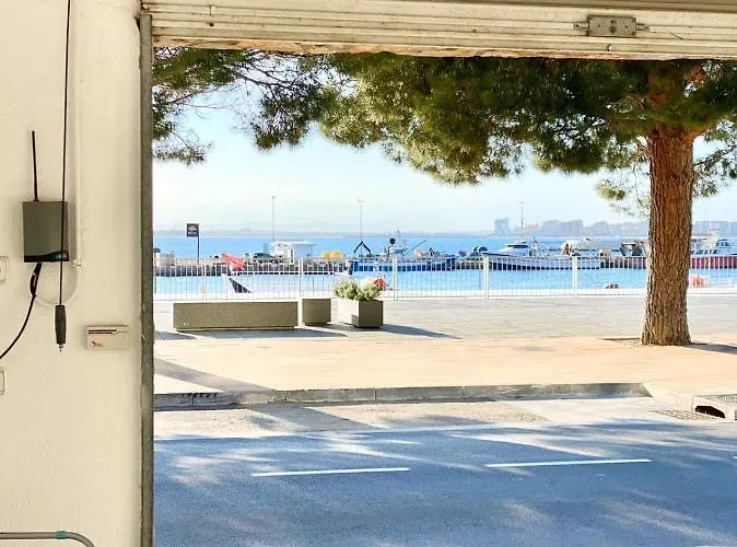 Devant La 公寓 *